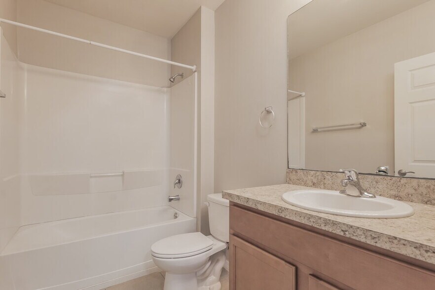 Building Photo - 4413 SW 15th Ave