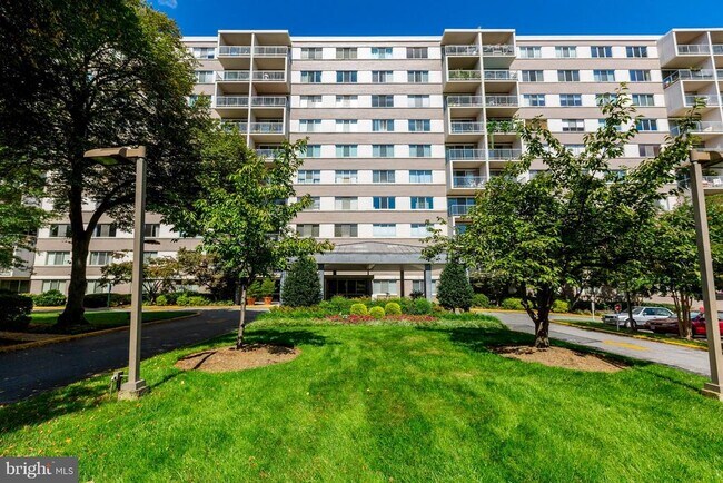 Building Photo - 8315 N Brook Ln