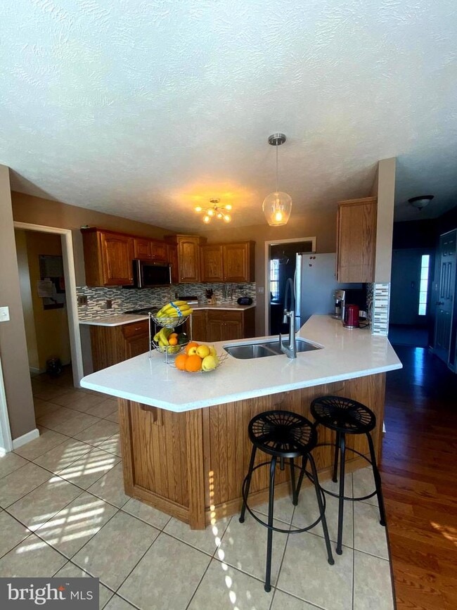 Building Photo - 45 S Strawberry Hill Dr
