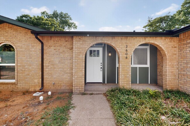 Building Photo - 2606 Hilldale Blvd
