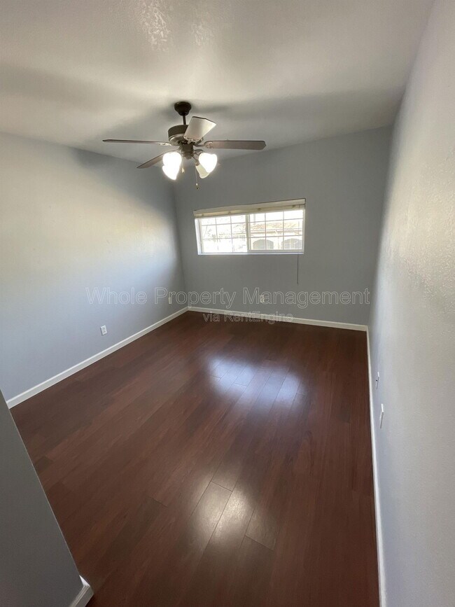 Building Photo - 2737 W Greens Dr