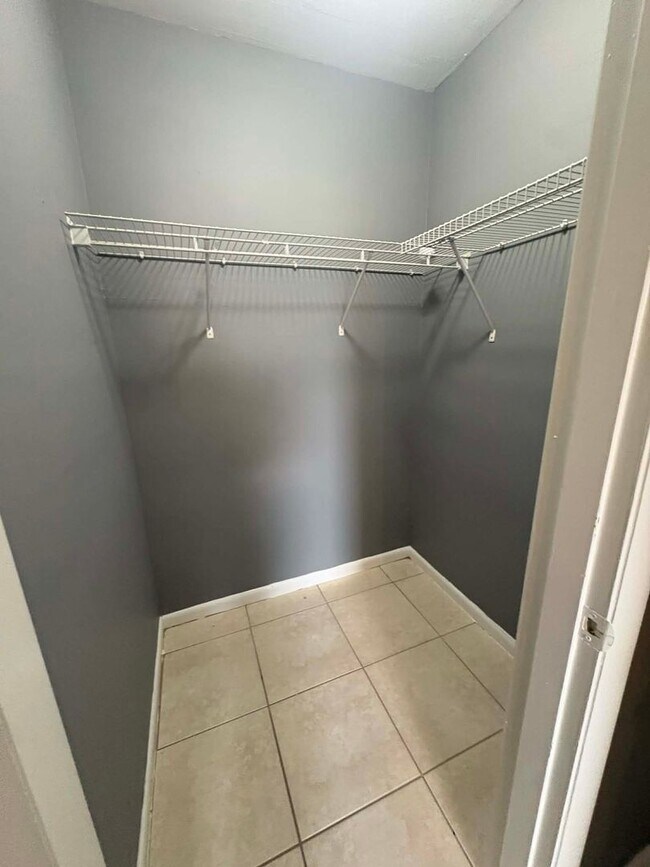 Building Photo - 4 bedroom Single-Family Home Available for Move-In NOW