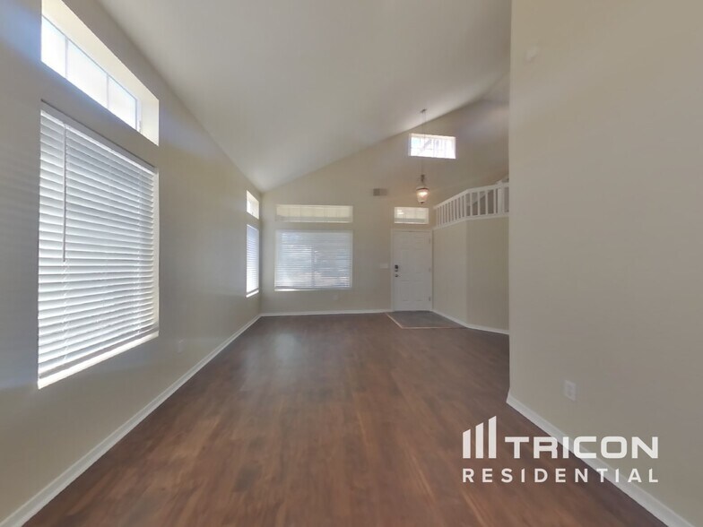 Building Photo - 718 Anderson Way