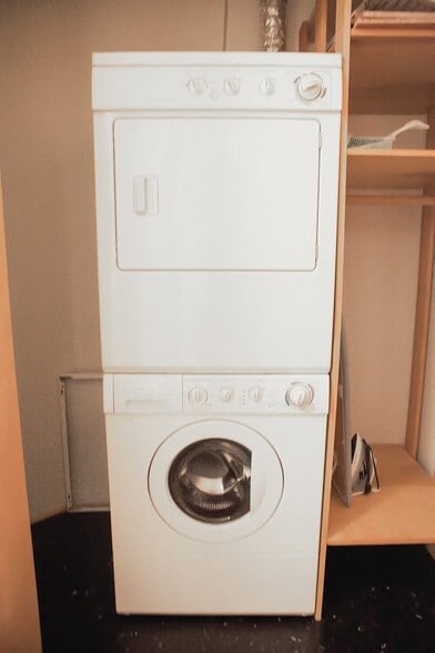 Building Photo - 1420 NW Lovejoy St