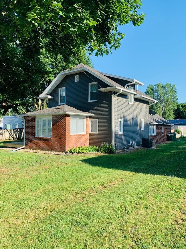 Building Photo - 1502 Sugar Grove Ave