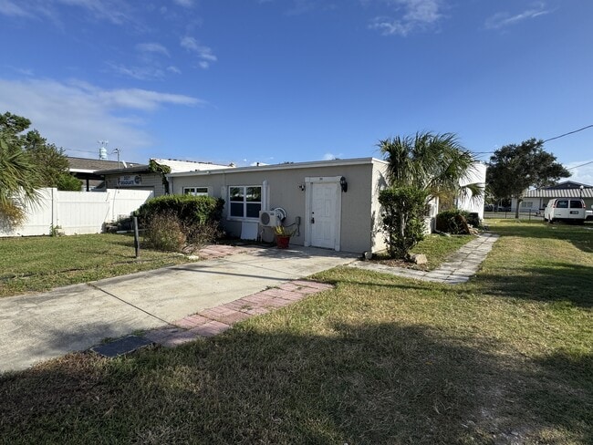 Building Photo - 209 E Main St