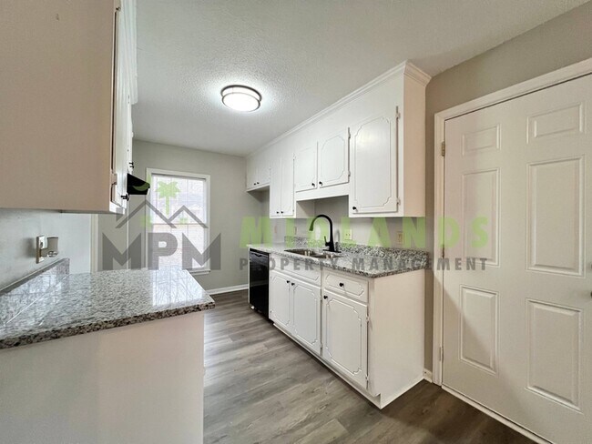 Building Photo - 237 Devonport Dr