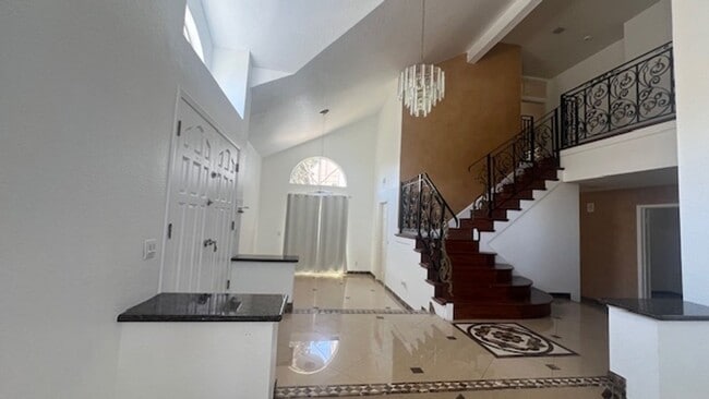 Building Photo - Elegant House in Playa Del ray
