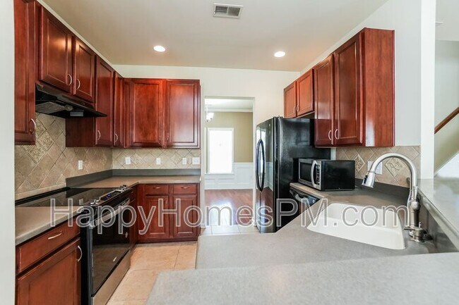 Building Photo - 614 Parkwood Dr