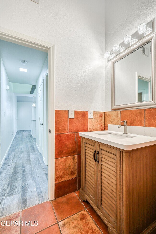 Building Photo - 5733 Saplinas Rd