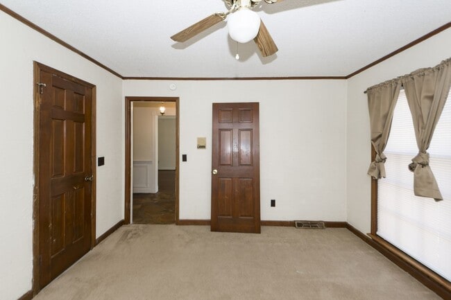 Building Photo - 5 Bedroom 3 Bath Home in Parkshore - Charl...