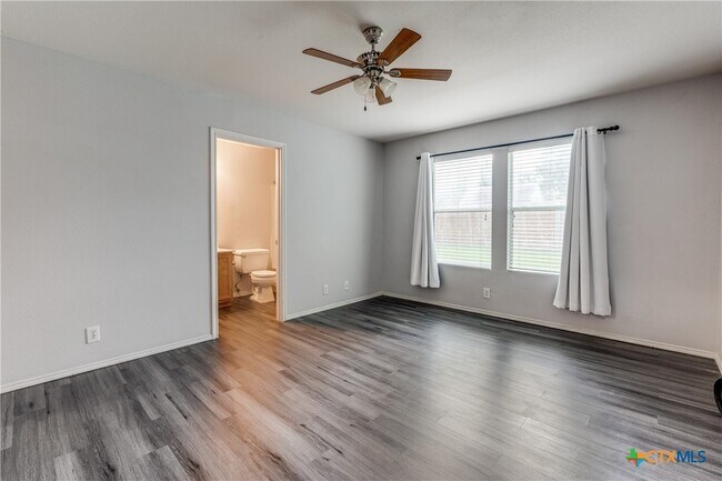 Building Photo - 309 Willow View