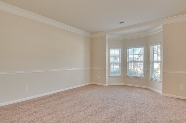 Building Photo - 5014 Vine Ln