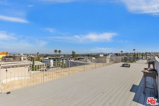 Building Photo - 1450 S Beverly Dr