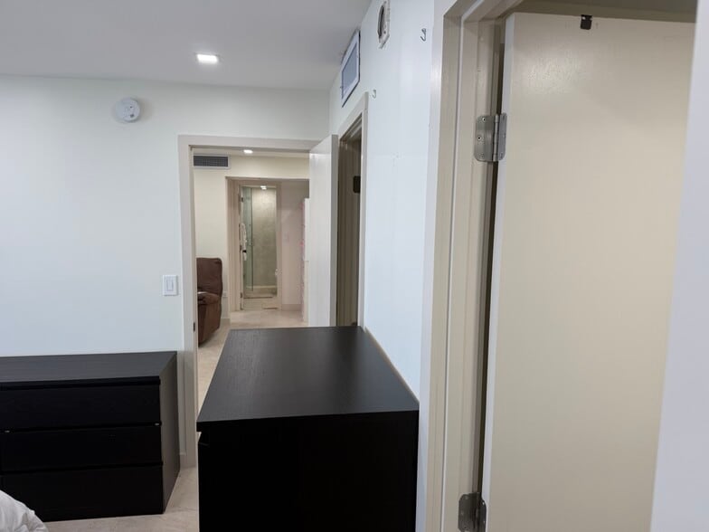 Building Lobby & Elevator Area - 5555 Collins Ave