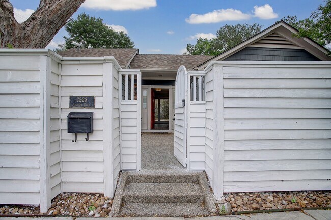 Building Photo - 2228 Addison Rd