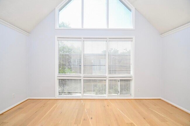 Building Photo - 615 Kipling St