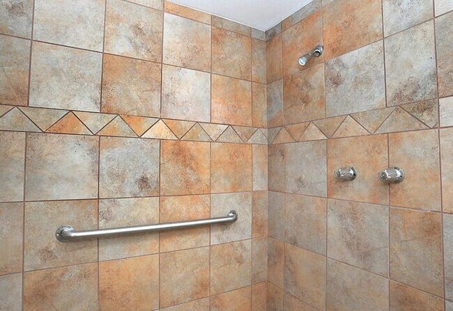 Building Photo - Beautifully Updated 3 Bedroom Townhome nea...