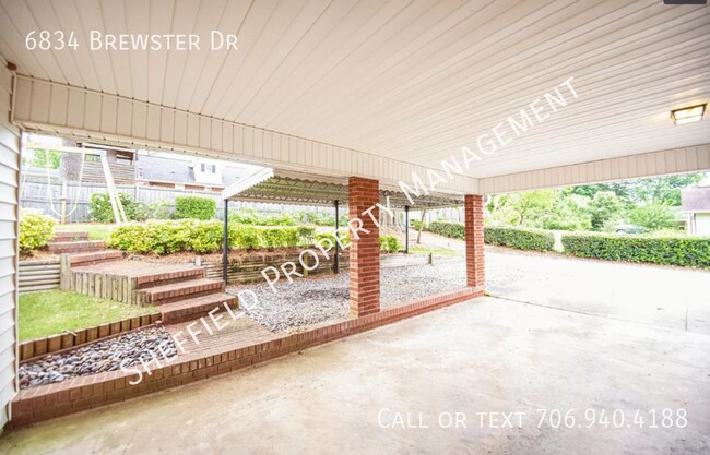 Building Photo - Beautiful home available today!