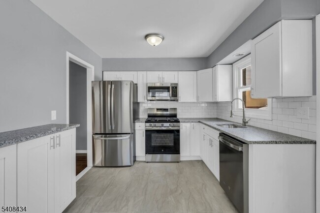 Building Photo - 417 Highland Pl