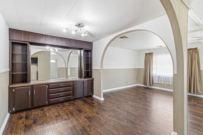 Building Photo - Spacious 2 Bed, 2 Bath Retreat in Charming Boulder City!