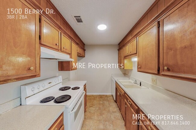 Building Photo - 1500 Berry Dr