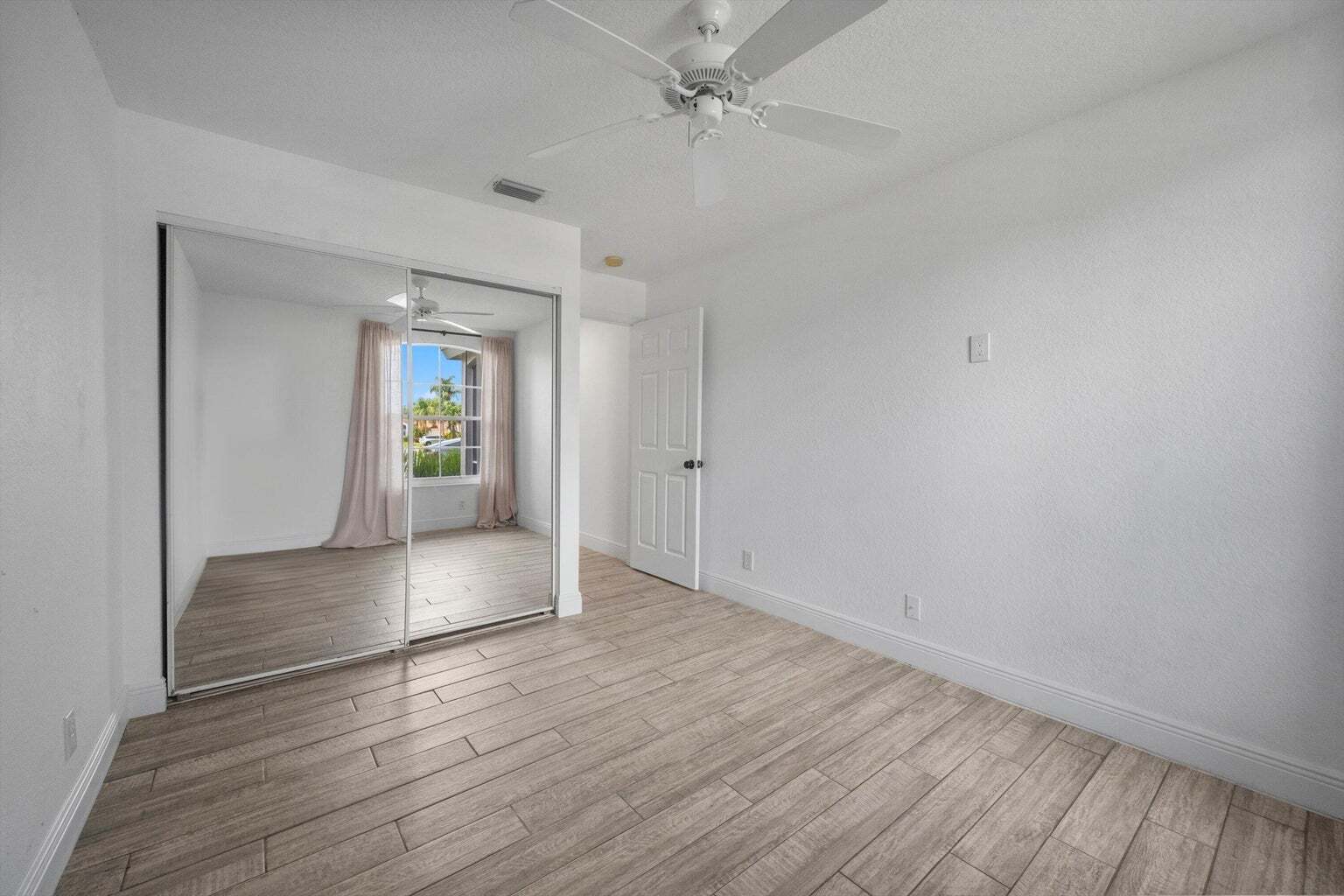 Building Photo - 3800 Miramontes Cir