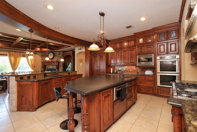 Building Photo - 22 Post Shadow Estate Dr