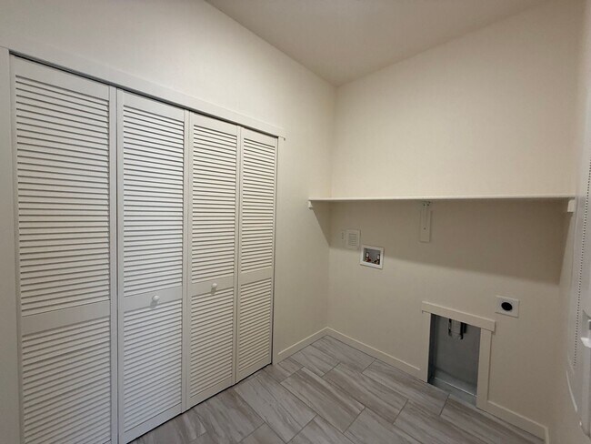 Building Photo - 2138 Brookfield Dr