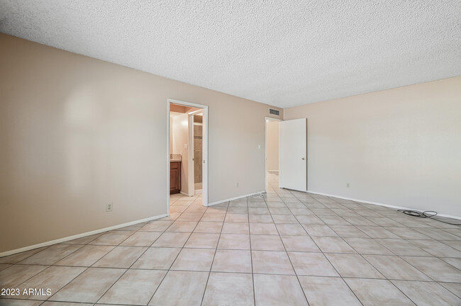 Building Photo - 7725 E Rovey Ave