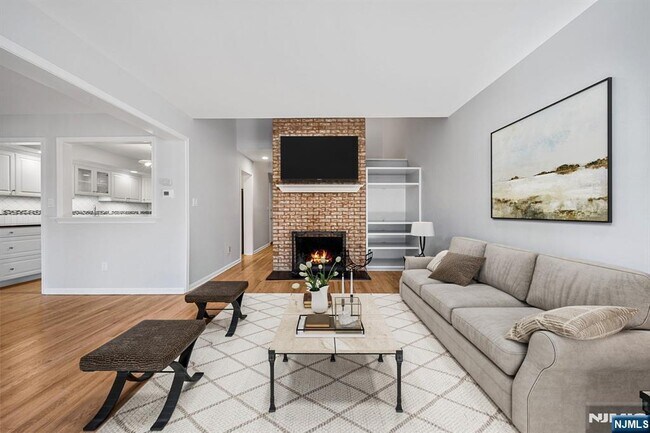 Building Photo - 12 Sandburg Ct