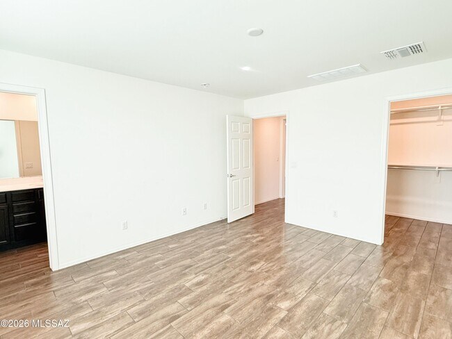 Building Photo - 12253 N Sutter Dr