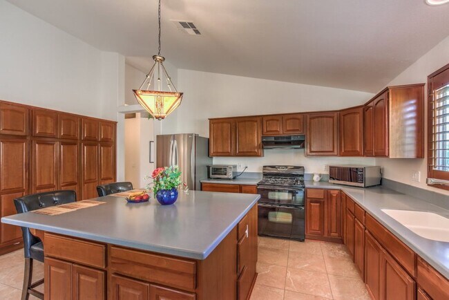 Building Photo - 2733 Bensonhurst Ln