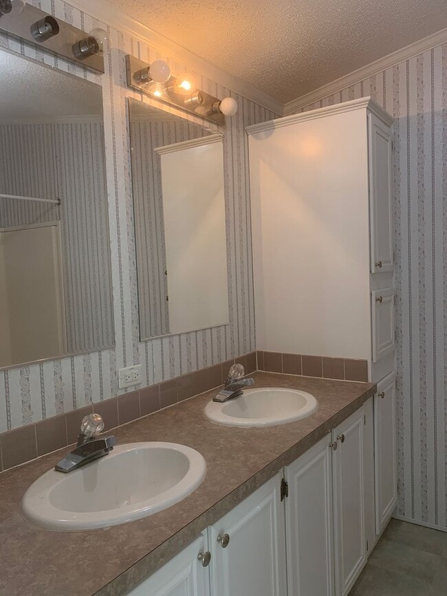 Building Photo - 3 Bedroom 2 Bath Home in Belvidere $1350/mo