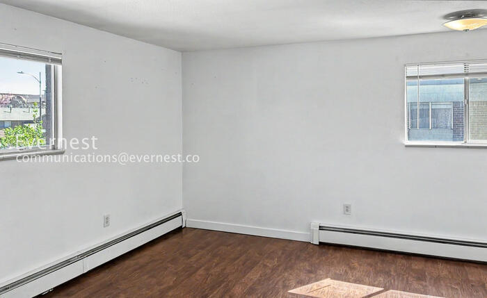 Building Photo - 1305 Burton Ct