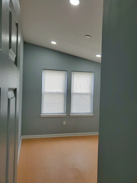 Building Photo - 1428 N Fulton Ave