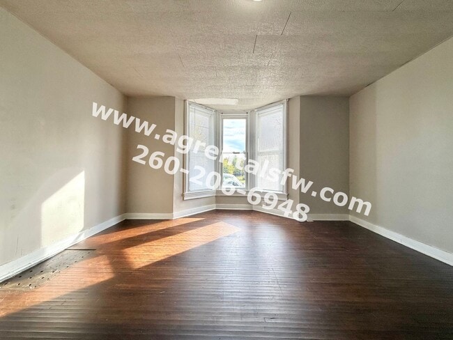 Building Photo - 3 Bedroom House