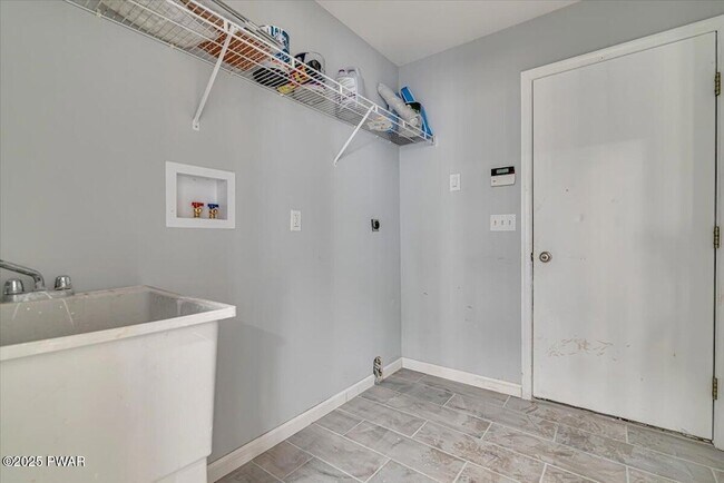 Building Photo - 502 Carrock Way