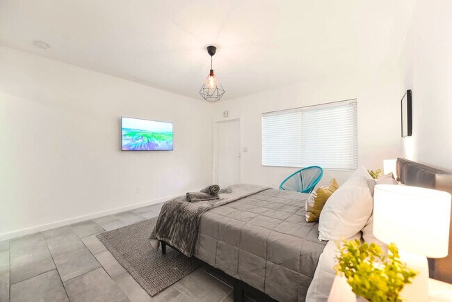 Building Photo - 515 NE 82nd St