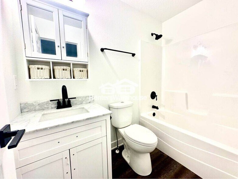 Building Photo - 2107 Willis Ave