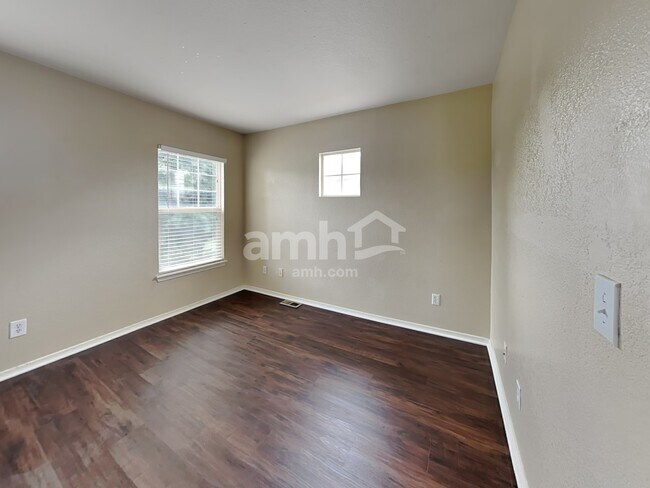 Building Photo - 1373 S Quintero Way