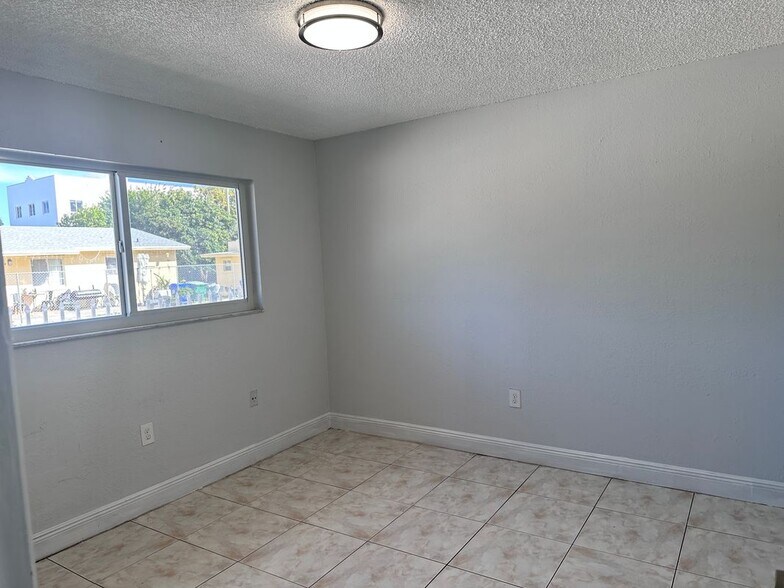 Building Photo - 410 NW 33rd St