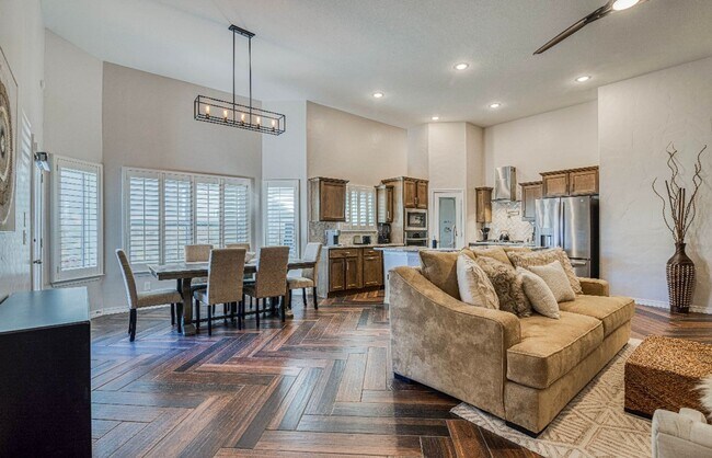 Building Photo - Eastside area for Short or Long Term Rental(Completely Furnished) Beautiful 4 bed/2 baths