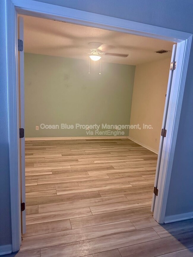 Building Photo - 1525 Hillview Ln