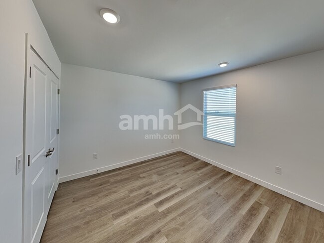Building Photo - 9555 Harkes Dr