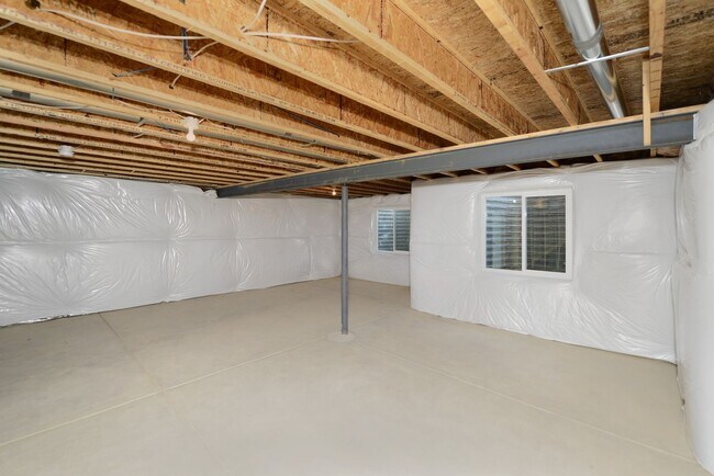 Building Photo - 3 Bedroom 2 Bath Ranch-Style Home