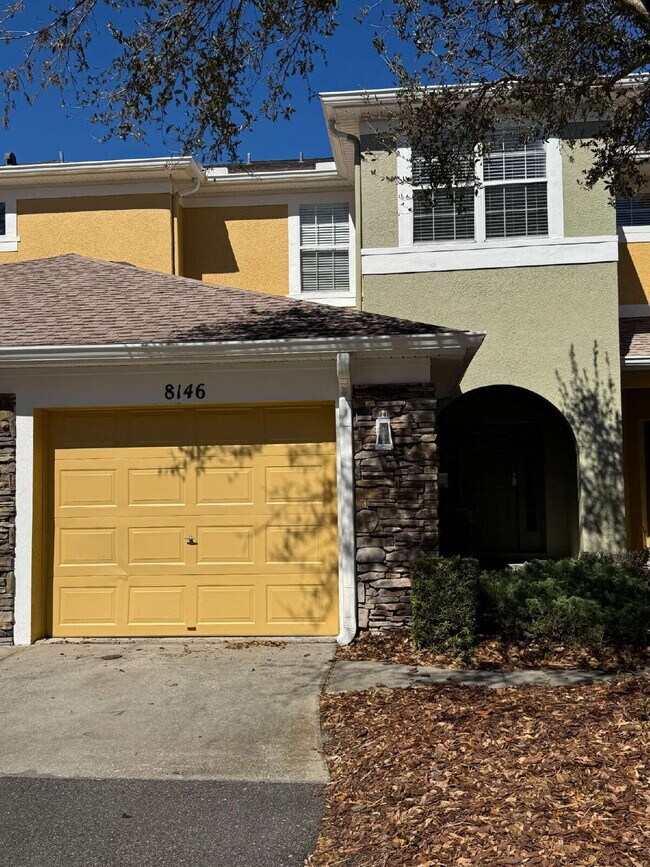 Building Photo - "Charming 3-Bed Oasis in Tampa's Heart – Spacious 1,443 Sq. Ft. with 2.5 Baths!"