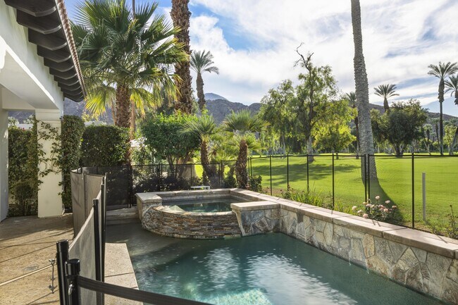 Building Photo - 45737 Club Dr