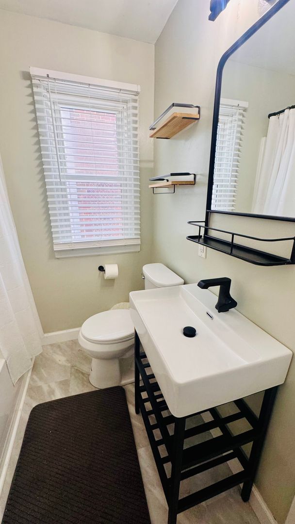 Building Photo - 1048 Griswold St SE