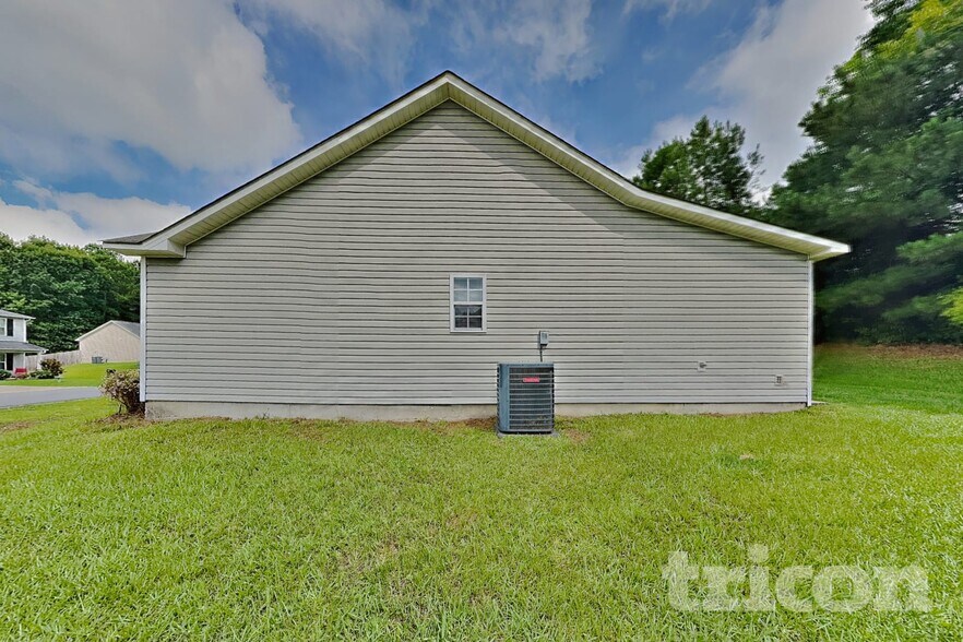 Building Photo - 345 Gray Ghost St